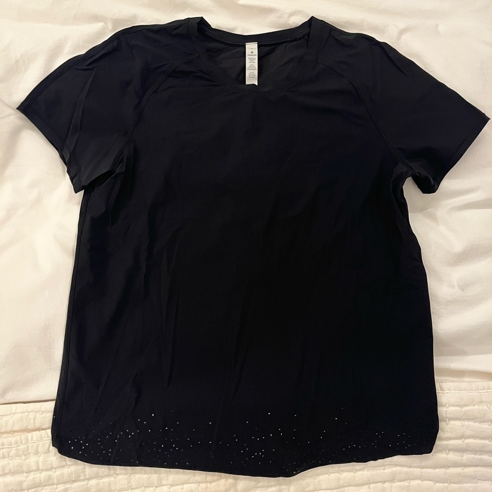 ⭐️LULULEMON⭐️ black top! Open-back. Size 6 (small-medium).